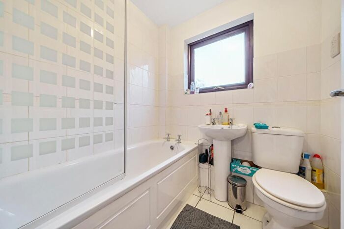 1 Bedroom Terraced House To Rent In Robertson Close, Newbury, RG14