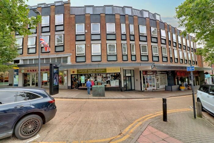 1 Bedroom Flat To Rent In Buckingham House East, The Broadway, Stanmore, HA7