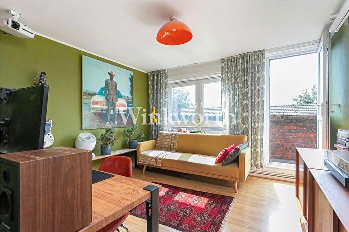 1 Bedroom Flat To Rent In Culross Close, London, N15