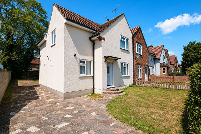 4 Bedroom Semi Detached House To Rent In Wheatley Crescent, Hayes, UB3