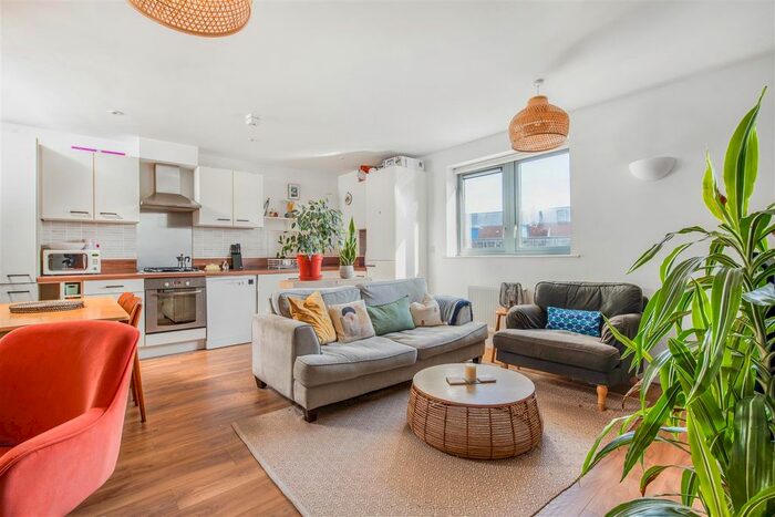 1 Bedroom Flat To Rent In St. Georges Grove, London, SW17