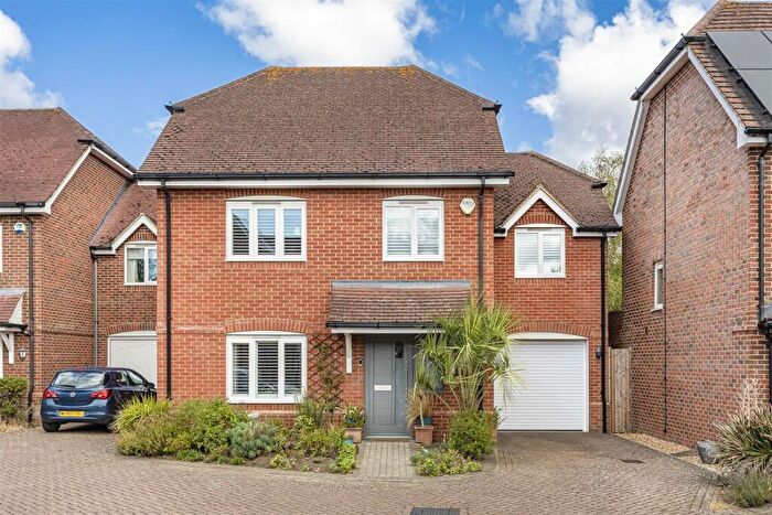4 Bedroom Detached House For Sale In Albany Gardens, Emmer Green, RG4