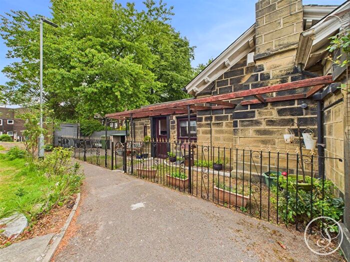 2 Bedroom Bungalow To Rent In Potternewton Lane, Leeds, LS7