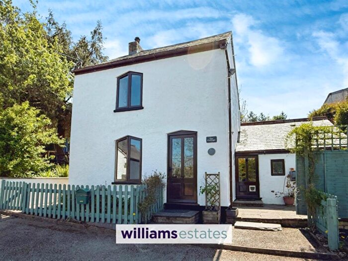 2 Bedroom Detached House For Sale In Bryn Saith Marchog, LL21