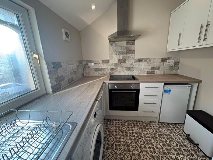 3 Bedroom Apartment To Rent In Merches Gardens, Cardiff, CF11