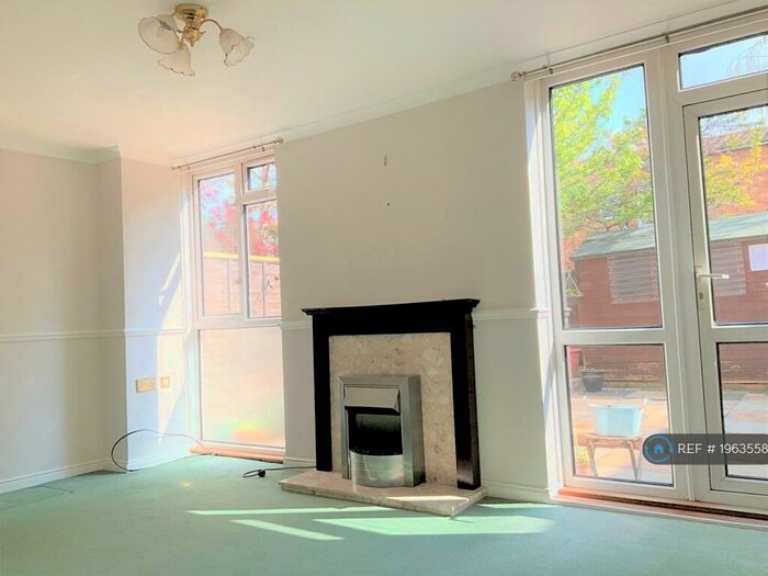 2 Bedroom Terraced House To Rent In Evesham Way, London, SW11