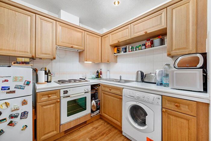 1 Bedroom Flat To Rent In Sophia Square, Canada Water, London, SE16