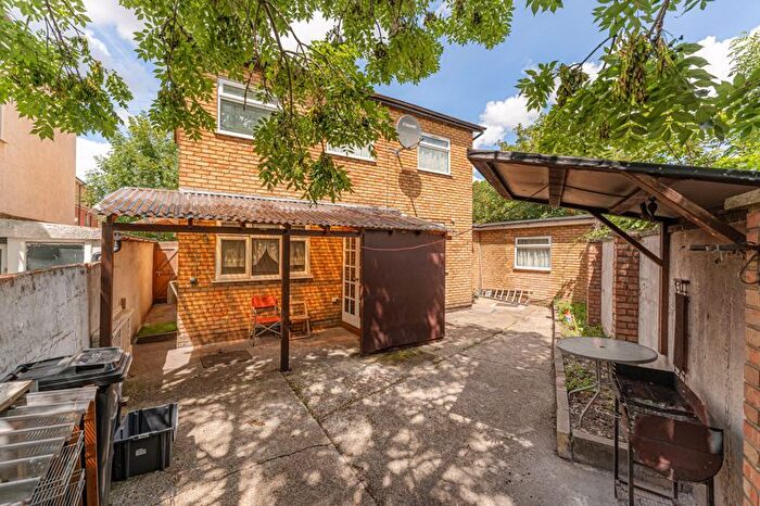 4 Bedroom Detached House For Sale In Scotland Green Road North, Enfield, EN3
