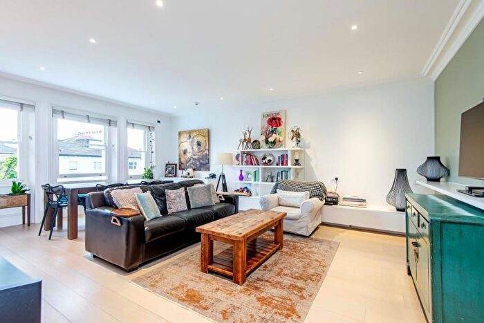 3 Bedroom Flat To Rent In Belsize Park, Hampstead, NW3