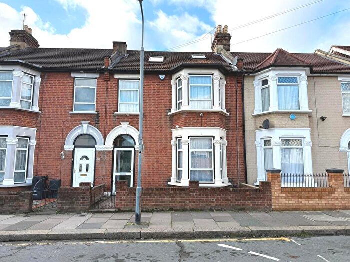 4 Bedroom Terraced House For Sale In Highbury Gardens, Seven Kings, IG3