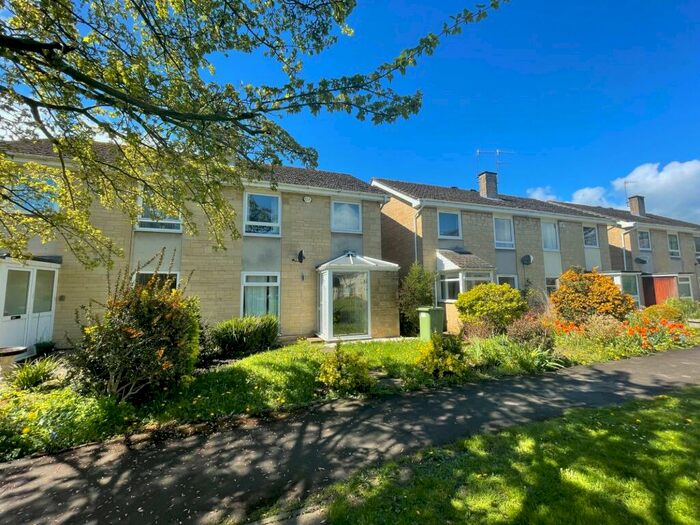 3 Bedroom Semi-Detached House To Rent In Hakeburn Road, GL7