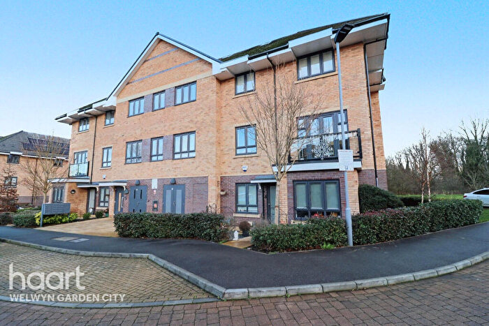 1 Bedroom Flat For Sale In William Close, Welwyn Garden City, AL7
