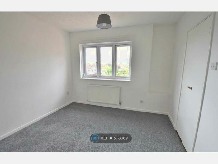 2 Bedroom Flat To Rent In Fox Hollow Drive, Bexleyheath, DA7