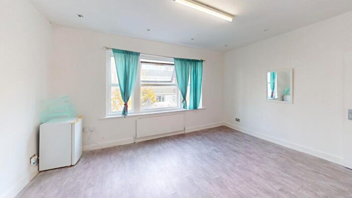 1 Bedroom Flat To Rent In High Street, Sutton, SM1