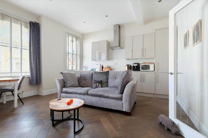 2 Bedroom Flat To Rent In Arlington Gardens, London, W4