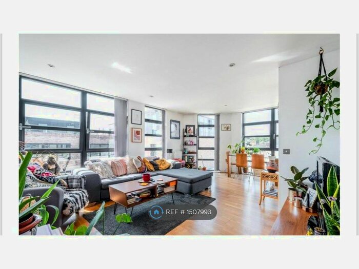 5 Bedroom Flat To Rent In Roman Apartments, London, E8