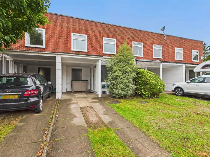 3 Bedroom Terraced House For Sale In Esher Avenue, Walton-On-Thames, KT12