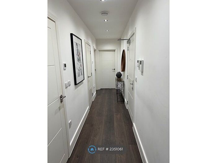 2 Bedroom Flat To Rent In Ballards Way, Croydon, CR0