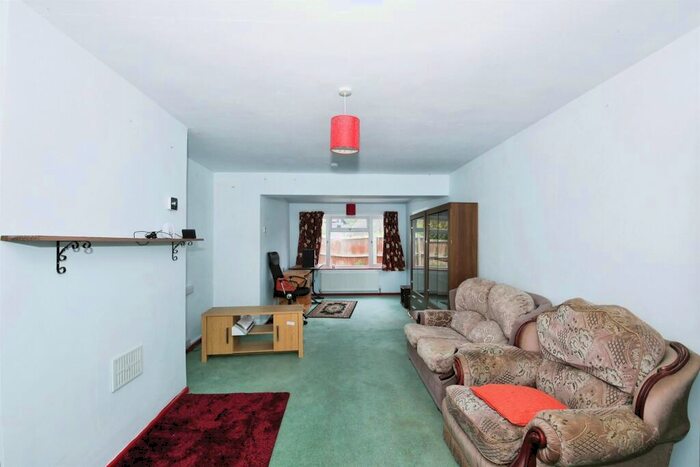 3 Bedroom Bungalow For Sale In Ellwood Avenue, Peterborough, PE2
