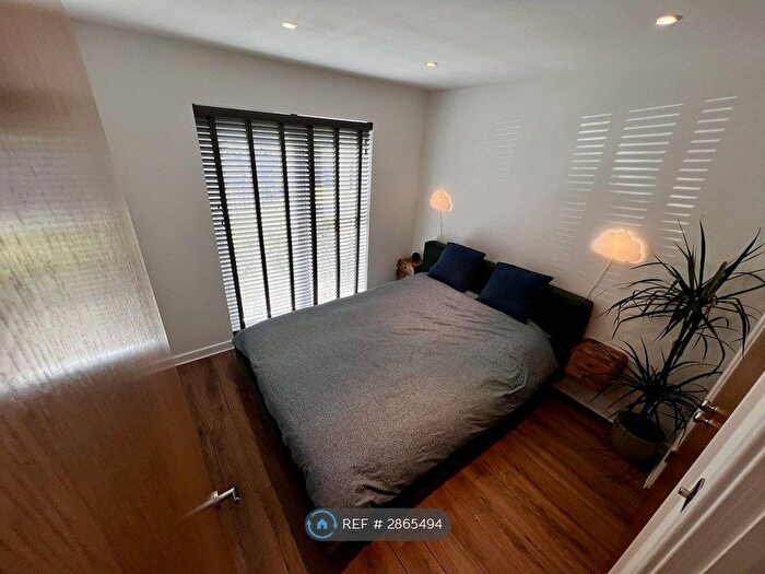 2 Bedroom Flat To Rent In Calypso Crescent, London, SE15