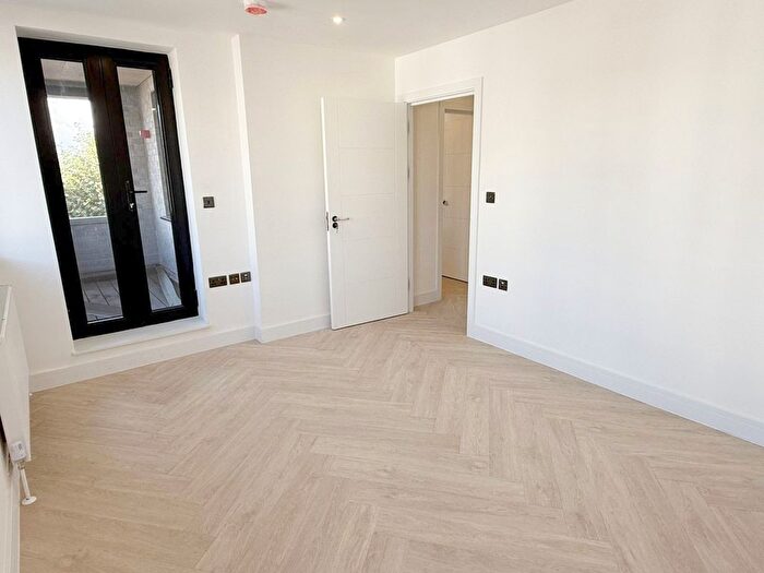 2 Bedroom Flat To Rent In Barnabas Road, London, E9