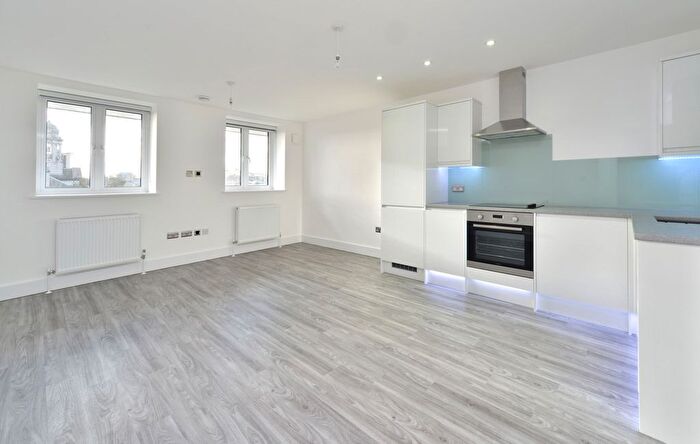 2 Bedroom Flat To Rent In Pearl House, Millennium Place, Bethnal Green, London, E2