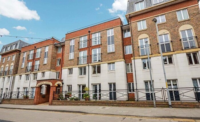 2 Bedroom Flat For Sale In Queen Street, Ramsgate, Kent, CT11