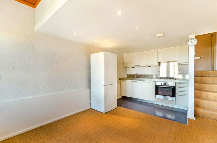 1 Bedroom Flat To Rent In Schoolhouse Yard, Woolwich, London, SE18