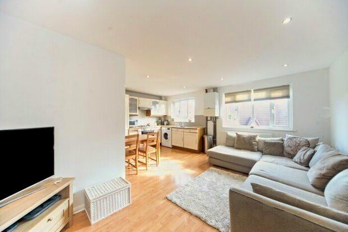 2 Bedroom Flat To Rent In Marigold Way, Croydon, CR0