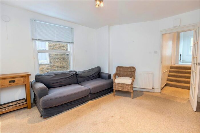 2 Bedroom Flat To Rent In Kilburn Lane, Queen's Park, London, W10