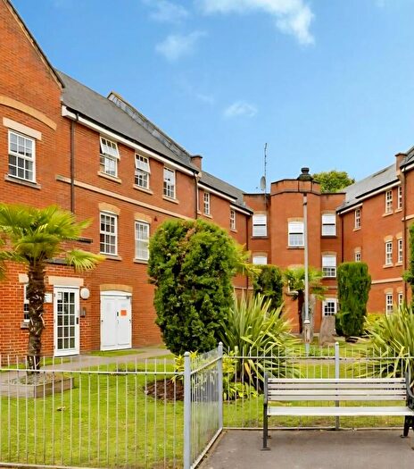 2 Bedroom Apartment To Rent In Florey Gardens, Aylesbury, HP20