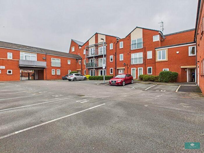 2 Bedroom Apartment For Sale In Waverley Street, Oldham, OL1