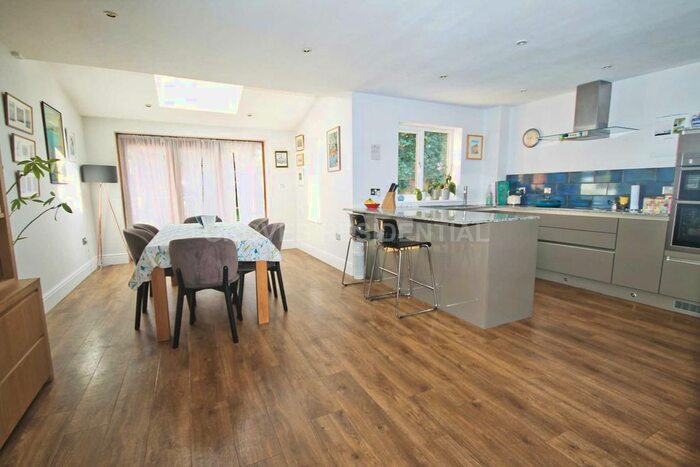 4 Bedroom Semi-Detached House To Rent In Park Road, New Malden, KT3