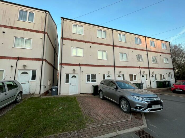 1 Bedroom Apartment To Rent In Wellington Court, Bradford, BD6