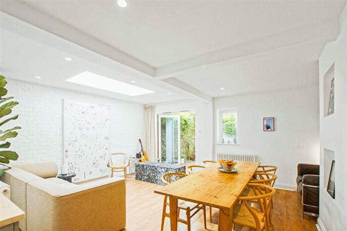 2 Bedroom Apartment For Sale In Raveley Street, London, NW5
