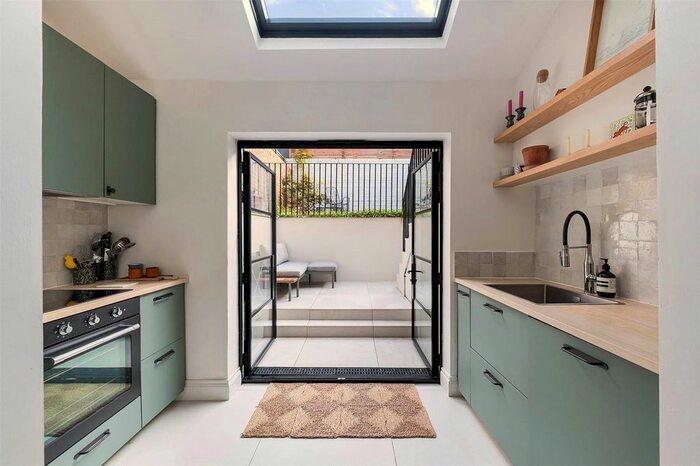 2 Bedroom Maisonette To Rent In Fremont Street, London Fields, London, E9