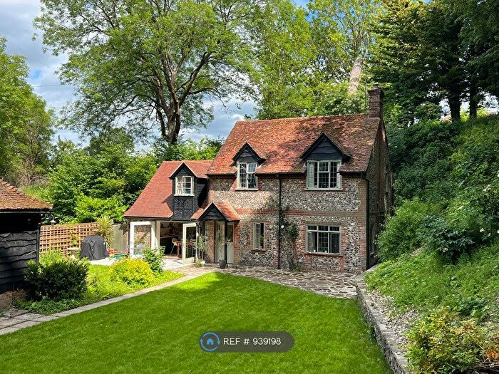 3 Bedroom Detached House To Rent In Stable Cottages, Henley-On-Thames, RG9