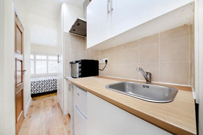 Flat To Rent In Gordon Avenue, Mortlake, SW14