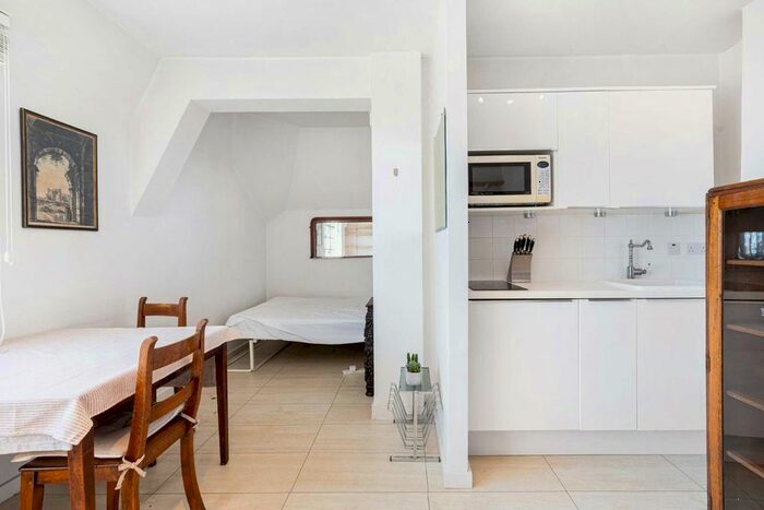 Studio To Rent In Woburn Place, London, WC1H