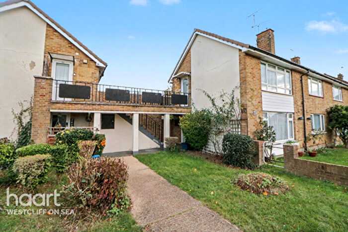 2 Bedroom Flat For Sale In Hamstel Road, Southend-on-sea, SS2