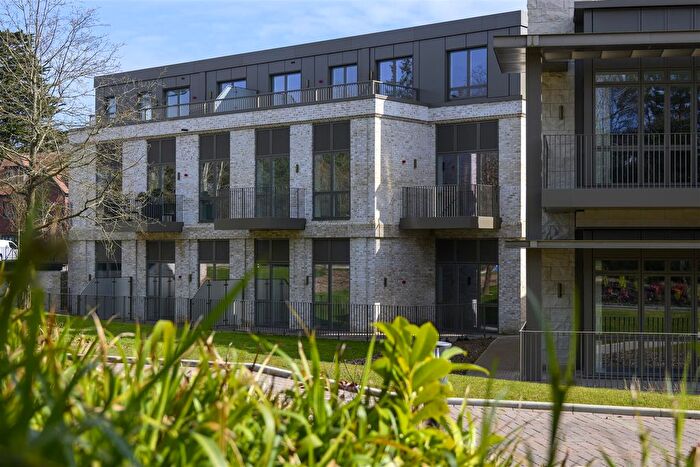 2 Bedroom Flat For Sale In Tonbridge Road, Hildenborough, Tonbridge, TN11