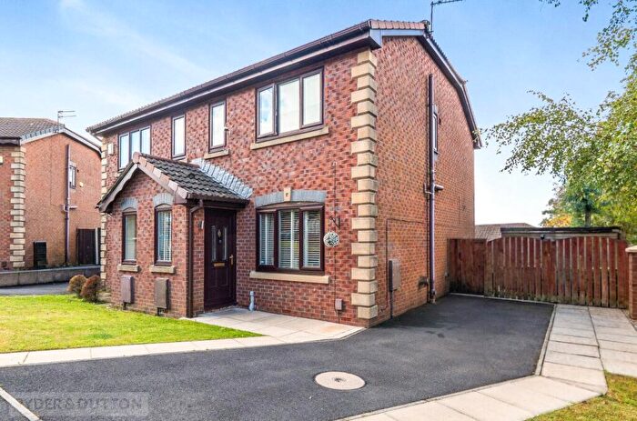3 Bedroom Semi Detached House For Sale In Charles Shaw Close, Waterhead, Oldham, OL4
