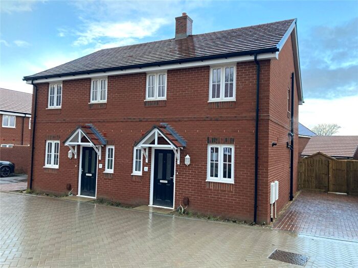 3 Bedroom Semi-Detached House For Sale In Maddoxford Lane, Botley, Southampton, Hampshire, SO32