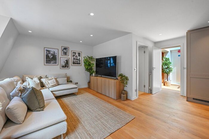 2 Bedroom Flat To Rent In Bingham Place, Marylebone, W1U