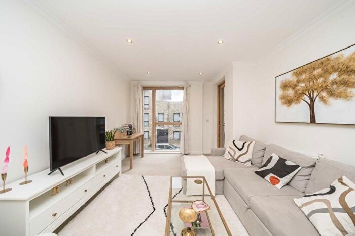 1 Bedroom Flat To Rent In Leyland Court, Sumner Road, SE15