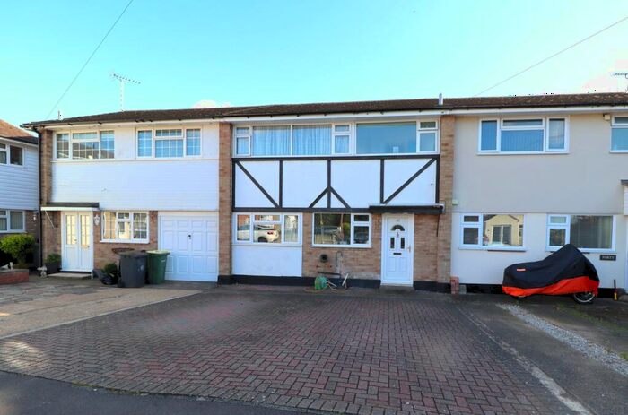 3 Bedroom Terraced House For Sale In Coombes Grove, Rochford, SS4