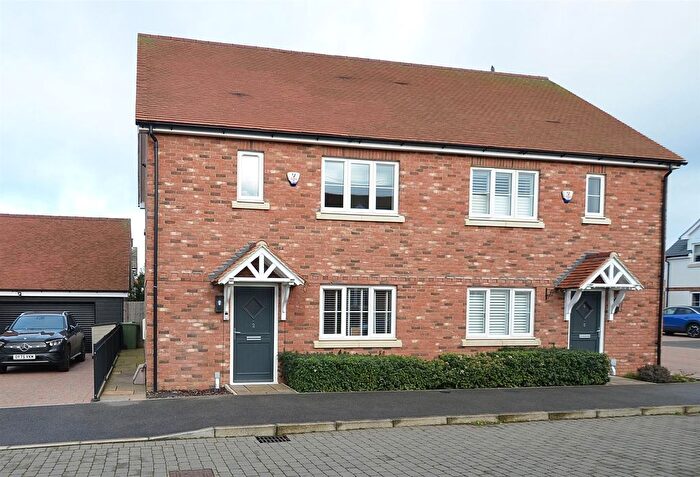 3 Bedroom Semi Detached House For Sale In Robinson Grove, Meppershall, Shefford, SG17