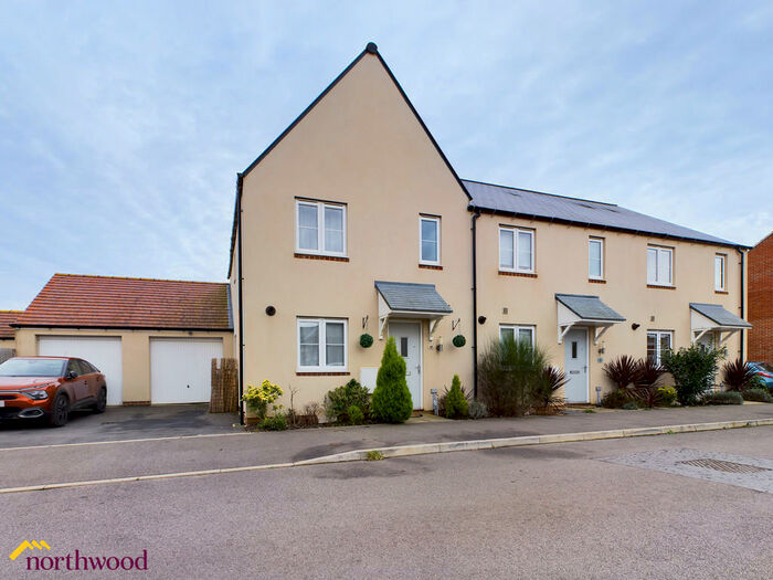 3 Bedroom End Of Terrace House For Sale In Swift Drive, Bodicote, OX15
