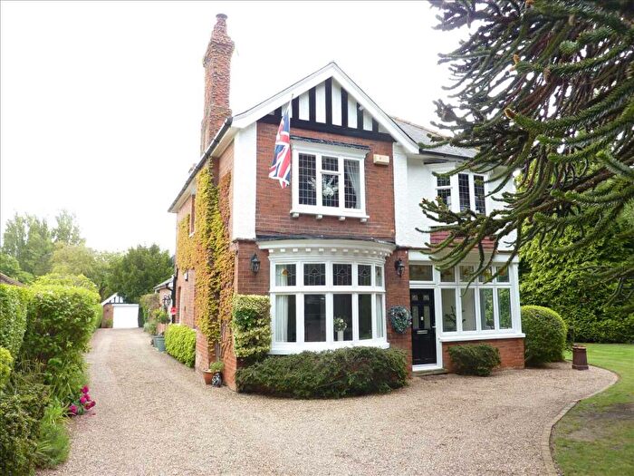 4 Bedroom Detached House For Sale In The Avenue, Healing, Grimsby, DN41