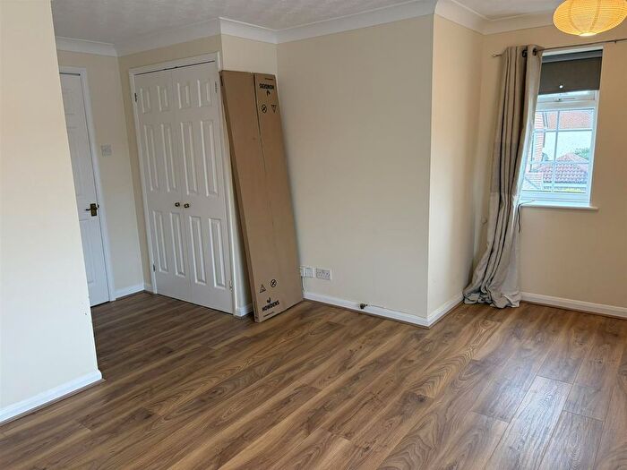 1 Bedroom Flat To Rent In Scarborough Way, Slough, SL1